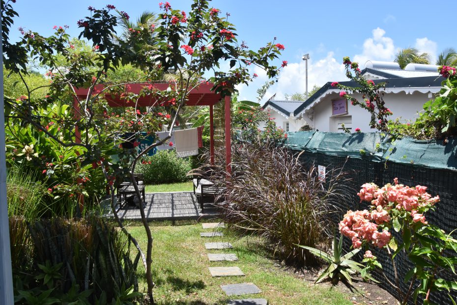 Jardin et pergola de cotton résidences en Guadeloupe