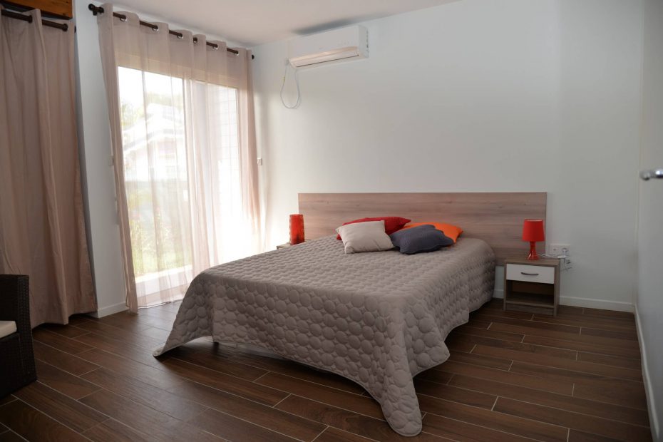 Chambre de l'appartement abricot pays de cotton résidences en Guadeloupe